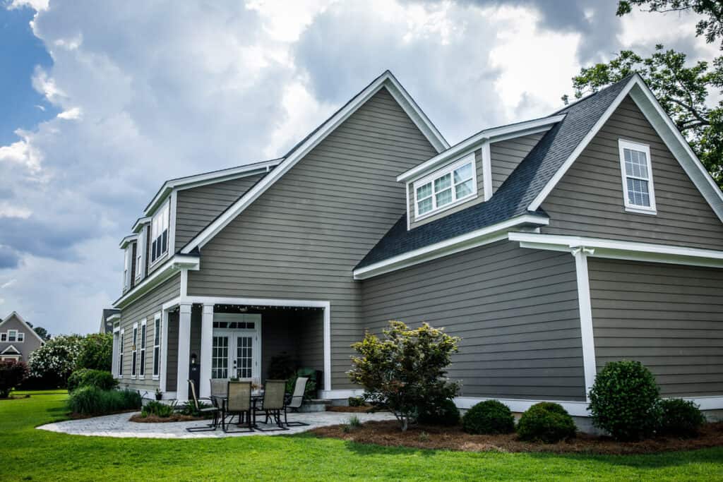 how to fix holes in vinyl siding