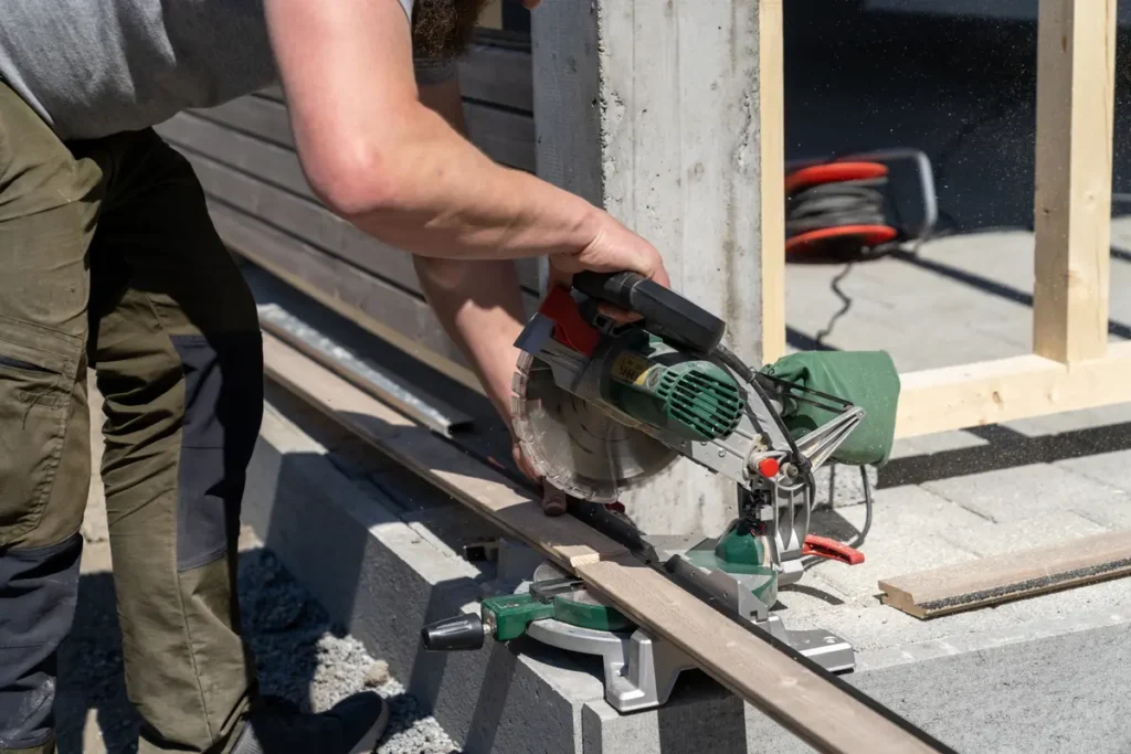circle saw siding cut